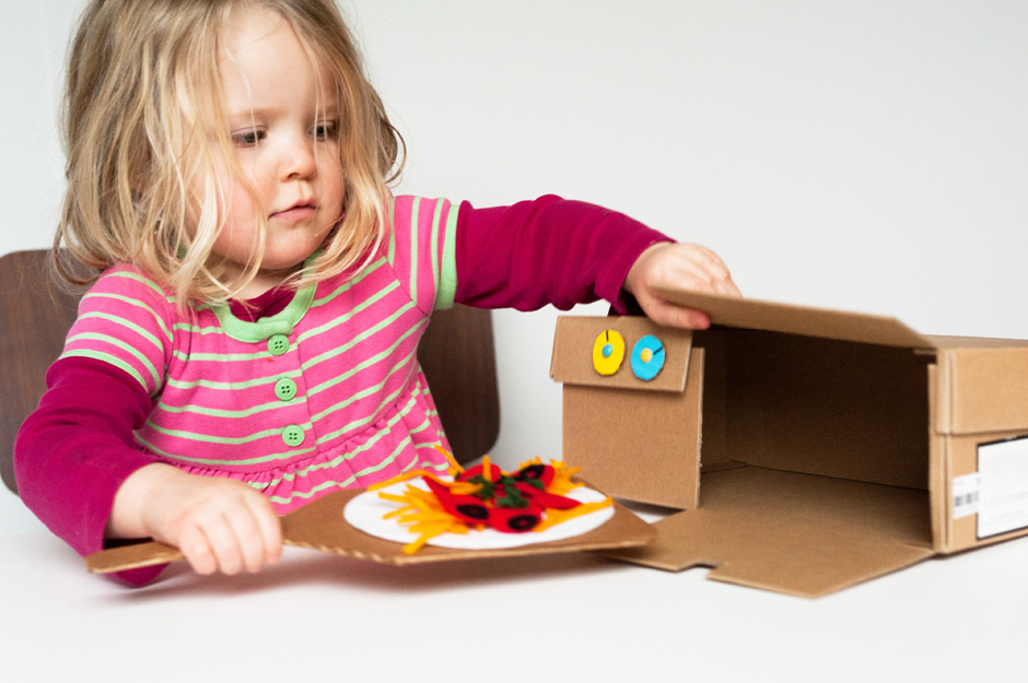 Cardboard Box Pizza Oven (Shoe Box Crafts) - Fun Crafts Kids